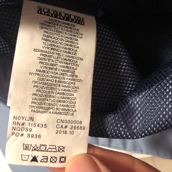 New Napapijri anorak - Picture 13 of 14